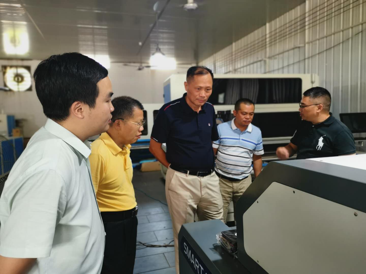 肇慶市高要區(qū)領導蒞臨易利視察國內首臺可檢驗色差的智能化驗布機